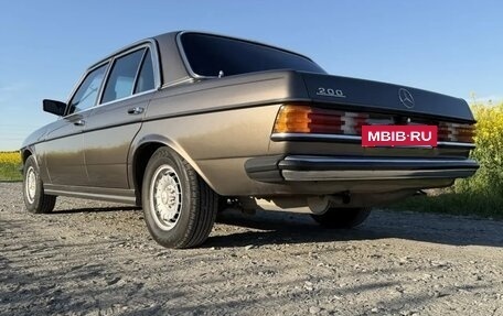 Mercedes-Benz W123, 1982 год, 2 100 000 рублей, 4 фотография