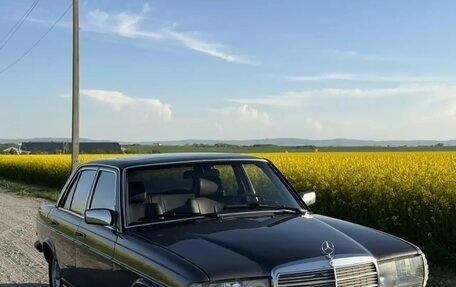 Mercedes-Benz W123, 1982 год, 2 100 000 рублей, 2 фотография