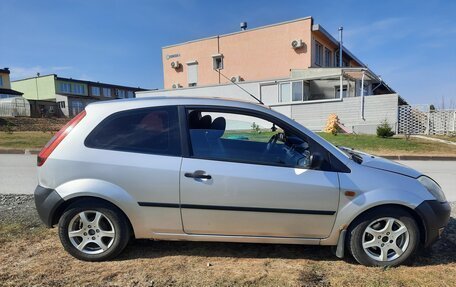 Ford Fiesta, 2005 год, 250 000 рублей, 2 фотография