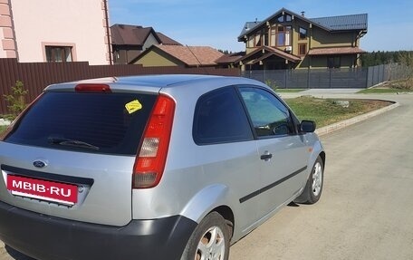 Ford Fiesta, 2005 год, 250 000 рублей, 3 фотография