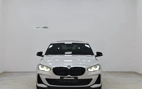BMW 1 серия, 2023 год, 1 590 000 рублей, 2 фотография