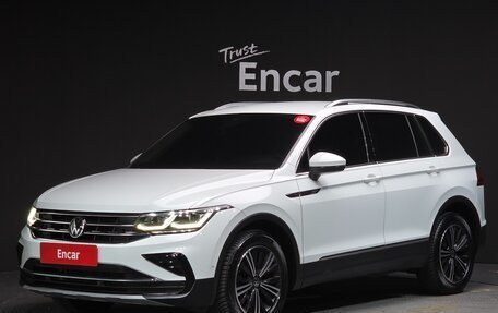Volkswagen Tiguan II, 2022 год, 2 600 000 рублей, 1 фотография