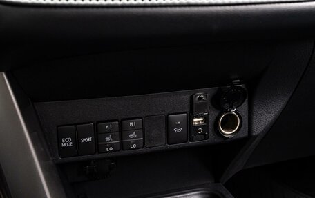 Toyota RAV4, 2019 год, 3 260 000 рублей, 13 фотография