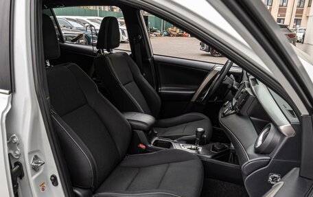 Toyota RAV4, 2019 год, 3 260 000 рублей, 8 фотография
