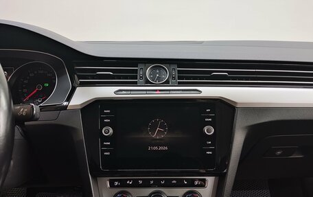 Volkswagen Passat B8 рестайлинг, 2015 год, 1 800 000 рублей, 11 фотография