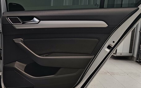 Volkswagen Passat B8 рестайлинг, 2015 год, 1 800 000 рублей, 33 фотография