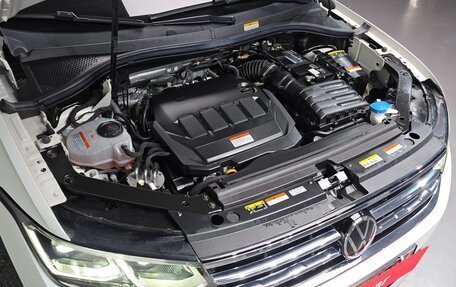Volkswagen Tiguan II, 2022 год, 2 600 000 рублей, 10 фотография