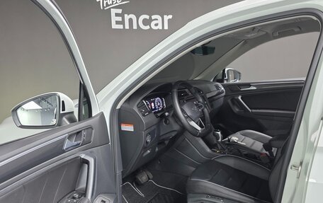 Volkswagen Tiguan II, 2022 год, 2 600 000 рублей, 5 фотография