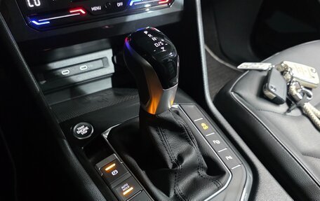 Volkswagen Tiguan II, 2022 год, 2 600 000 рублей, 13 фотография