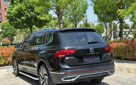Volkswagen Tiguan II, 2023 год, 2 570 888 рублей, 5 фотография