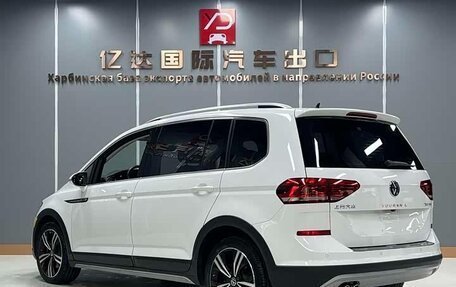 Volkswagen Touran III, 2021 год, 2 664 600 рублей, 6 фотография