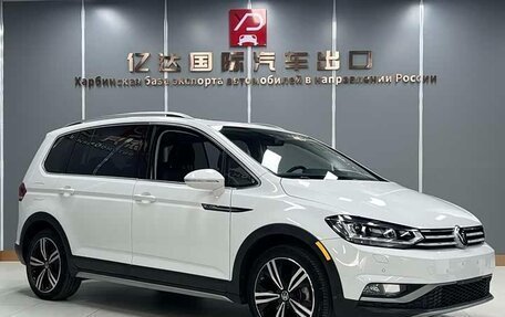 Volkswagen Touran III, 2021 год, 2 664 600 рублей, 3 фотография