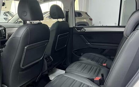 Volkswagen Touran III, 2021 год, 2 664 600 рублей, 18 фотография