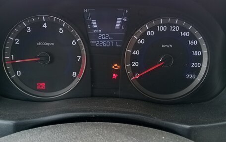 Hyundai Solaris II рестайлинг, 2011 год, 400 000 рублей, 6 фотография