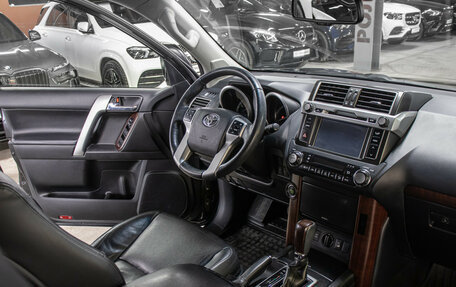 Toyota Land Cruiser Prado 150 рестайлинг 2, 2017 год, 3 949 000 рублей, 11 фотография