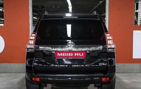 Toyota Land Cruiser Prado 150 рестайлинг 2, 2017 год, 3 949 000 рублей, 6 фотография
