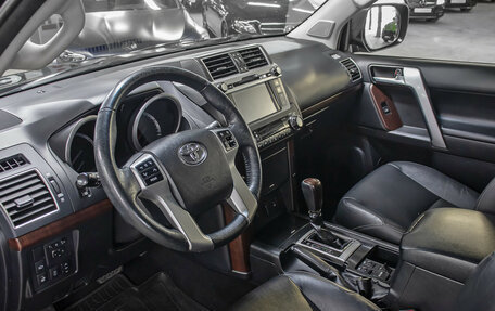 Toyota Land Cruiser Prado 150 рестайлинг 2, 2017 год, 3 949 000 рублей, 16 фотография
