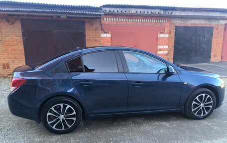 Chevrolet Cruze II, 2011 год, 900 000 рублей, 3 фотография