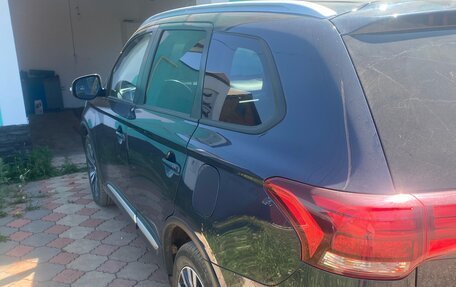Mitsubishi Outlander III рестайлинг 3, 2019 год, 2 300 000 рублей, 9 фотография