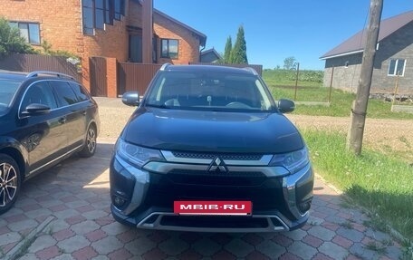 Mitsubishi Outlander III рестайлинг 3, 2019 год, 2 300 000 рублей, 5 фотография