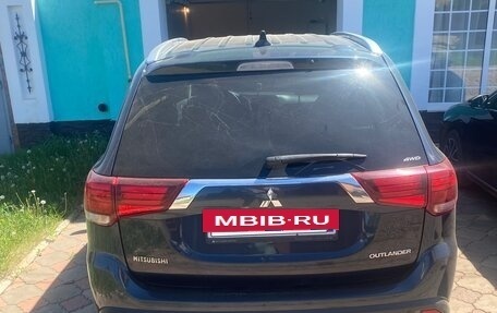 Mitsubishi Outlander III рестайлинг 3, 2019 год, 2 300 000 рублей, 8 фотография
