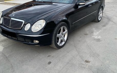Mercedes-Benz E-Класс, 2004 год, 960 000 рублей, 1 фотография