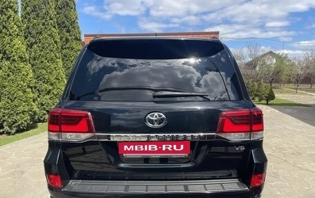 Toyota Land Cruiser 200, 2017 год, 5 750 000 рублей, 6 фотография
