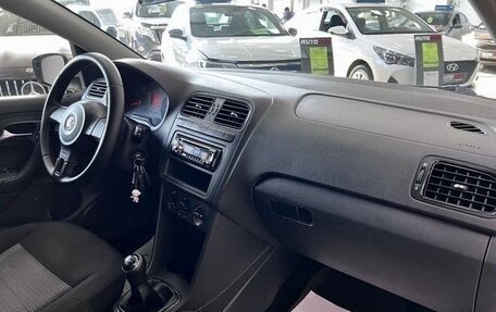 Volkswagen Polo VI (EU Market), 2012 год, 900 000 рублей, 2 фотография