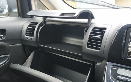 Toyota Wish II, 2003 год, 800 000 рублей, 12 фотография