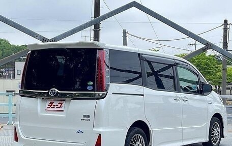 Toyota Noah III, 2021 год, 1 955 123 рублей, 3 фотография