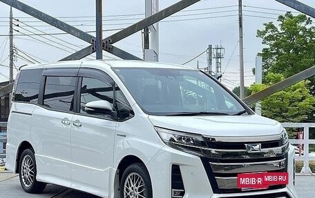 Toyota Noah III, 2021 год, 1 955 123 рублей, 2 фотография