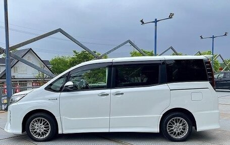 Toyota Noah III, 2021 год, 1 955 123 рублей, 6 фотография