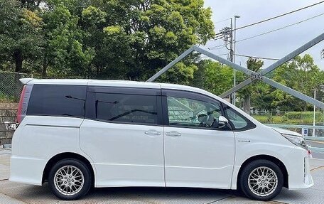Toyota Noah III, 2021 год, 1 955 123 рублей, 7 фотография