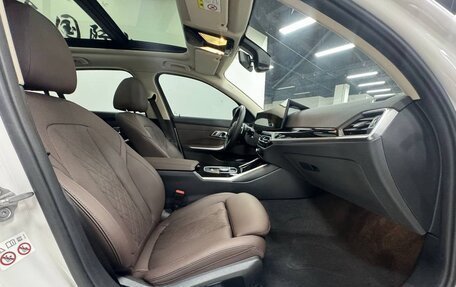 BMW 3 серия, 2023 год, 3 250 000 рублей, 10 фотография
