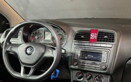 Volkswagen Polo VI (EU Market), 2015 год, 950 000 рублей, 10 фотография