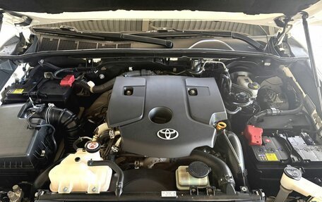 Toyota Hilux VIII, 2020 год, 4 650 000 рублей, 8 фотография