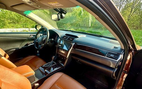 Toyota Camry, 2017 год, 2 100 000 рублей, 10 фотография