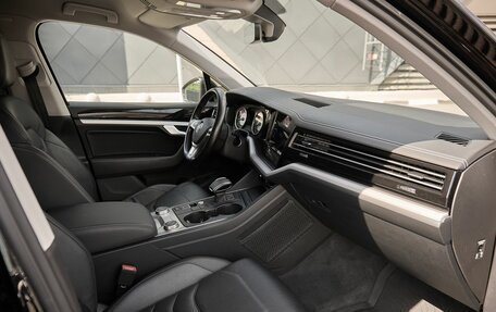 Volkswagen Touareg III, 2019 год, 4 500 000 рублей, 6 фотография