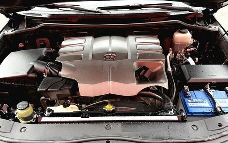 Toyota Land Cruiser 200, 2013 год, 3 990 000 рублей, 8 фотография