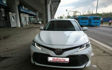 Toyota Camry, 2019 год, 1 890 000 рублей, 1 фотография