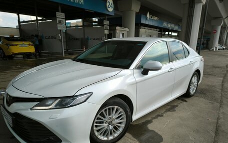 Toyota Camry, 2019 год, 1 890 000 рублей, 2 фотография