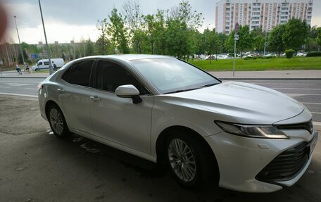 Toyota Camry, 2019 год, 1 890 000 рублей, 6 фотография