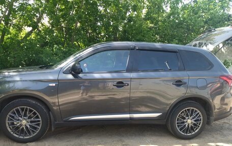 Mitsubishi Outlander III рестайлинг 3, 2021 год, 3 300 000 рублей, 5 фотография