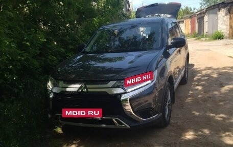 Mitsubishi Outlander III рестайлинг 3, 2021 год, 3 300 000 рублей, 4 фотография