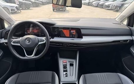 Volkswagen Golf VIII, 2022 год, 1 843 000 рублей, 9 фотография