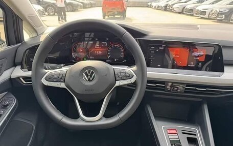 Volkswagen Golf VIII, 2022 год, 1 843 000 рублей, 10 фотография