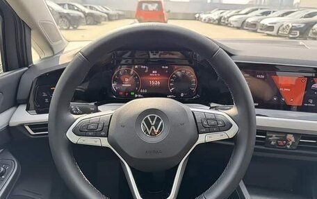 Volkswagen Golf VIII, 2022 год, 1 843 000 рублей, 11 фотография