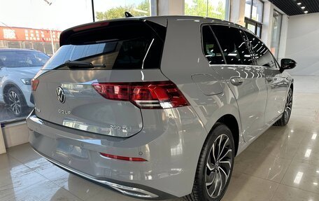Volkswagen Golf VIII, 2022 год, 1 990 000 рублей, 2 фотография
