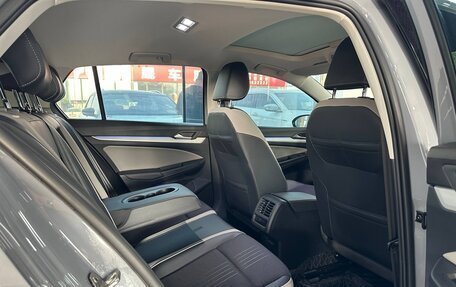 Volkswagen Golf VIII, 2022 год, 1 990 000 рублей, 17 фотография