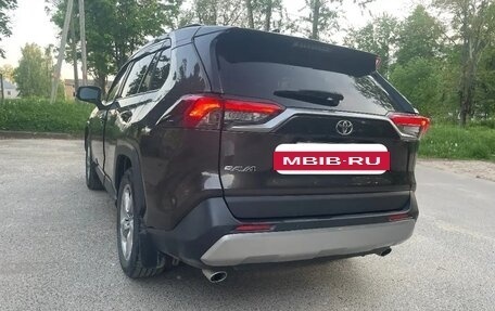Toyota RAV4, 2020 год, 3 200 000 рублей, 2 фотография
